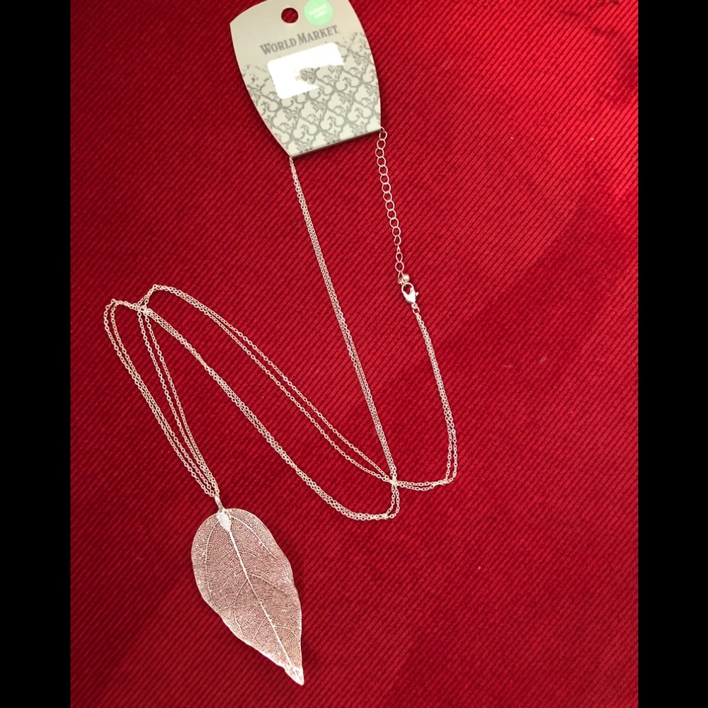 Beautiful “Enchanted Garden” silver leaf necklace